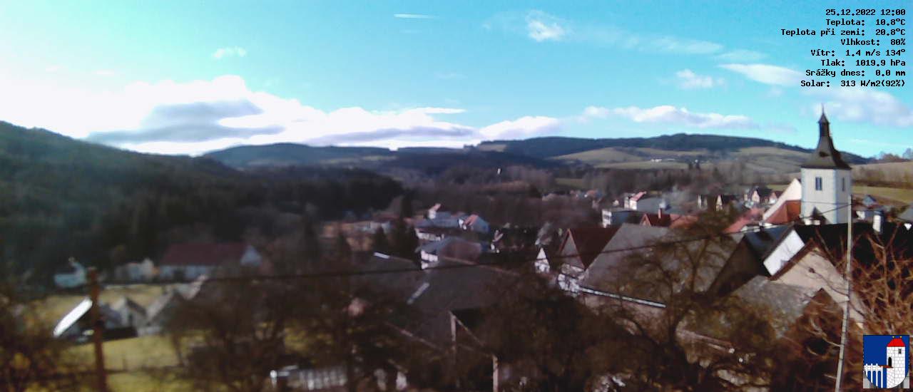 v poledne