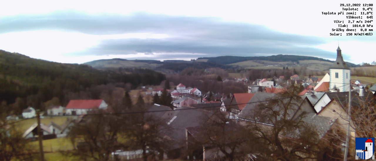 v poledne