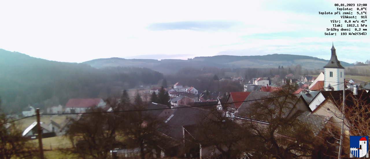v poledne