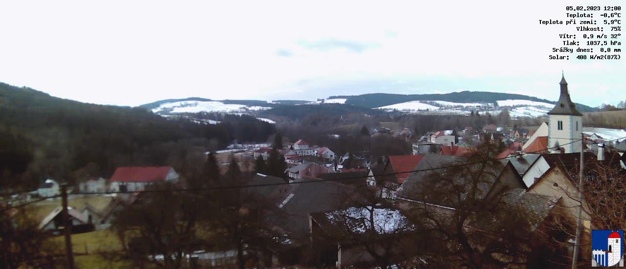 v poledne
