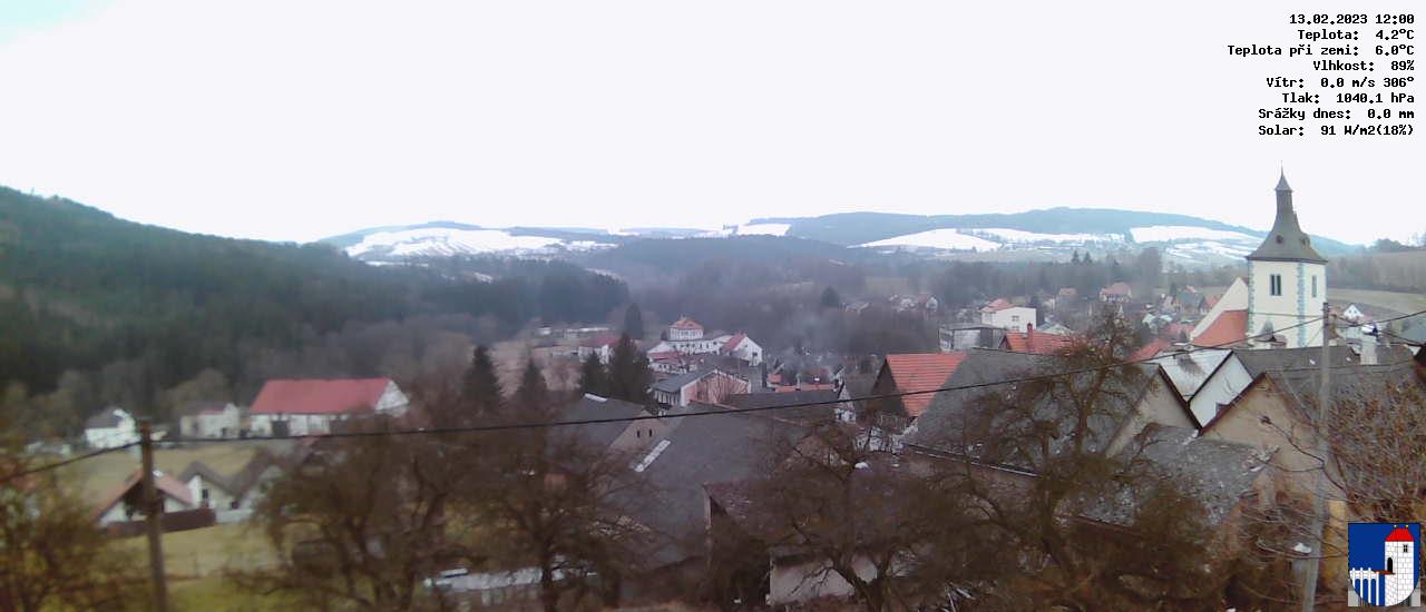 v poledne