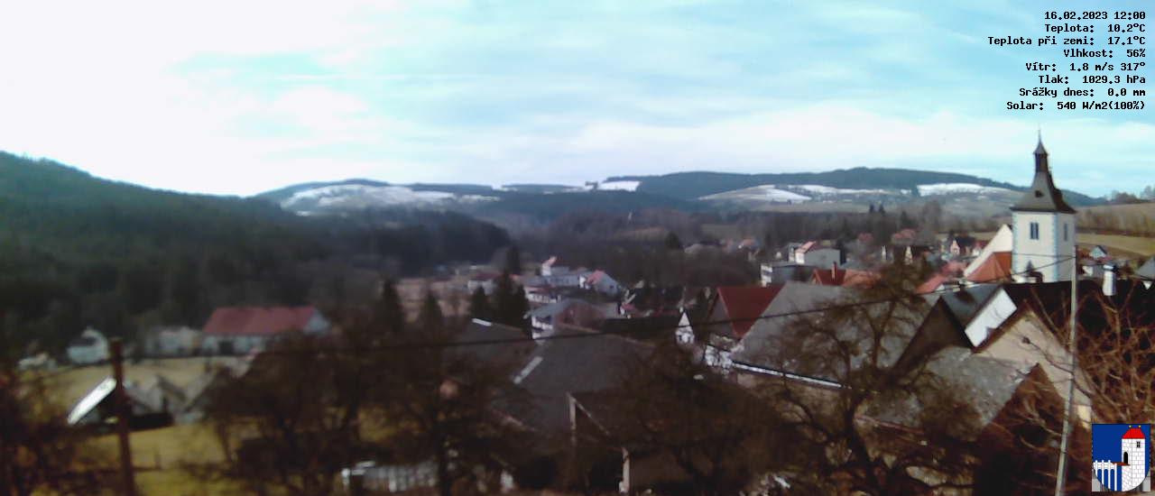 v poledne