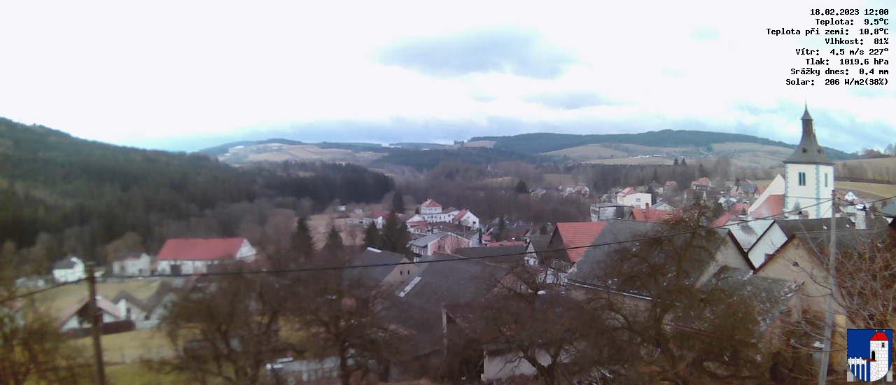 v poledne
