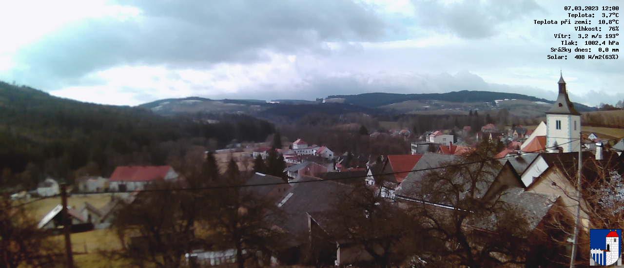 v poledne