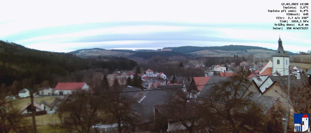 v poledne