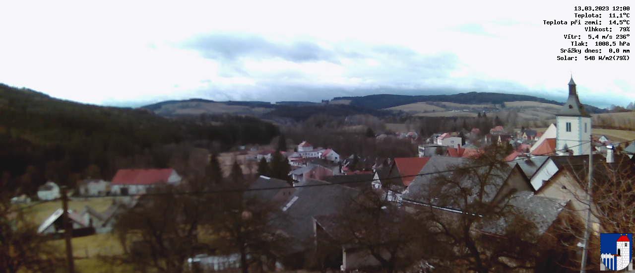 v poledne