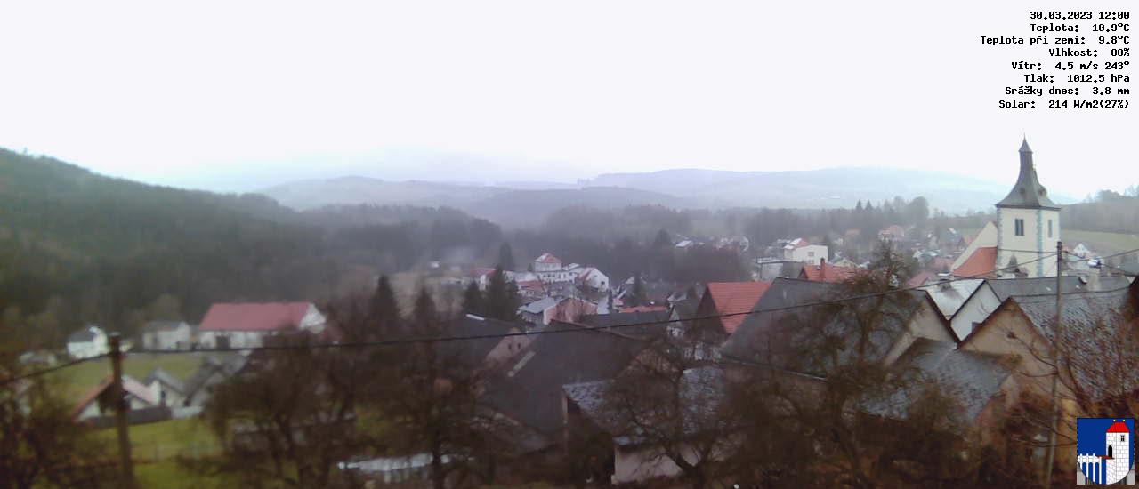 v poledne