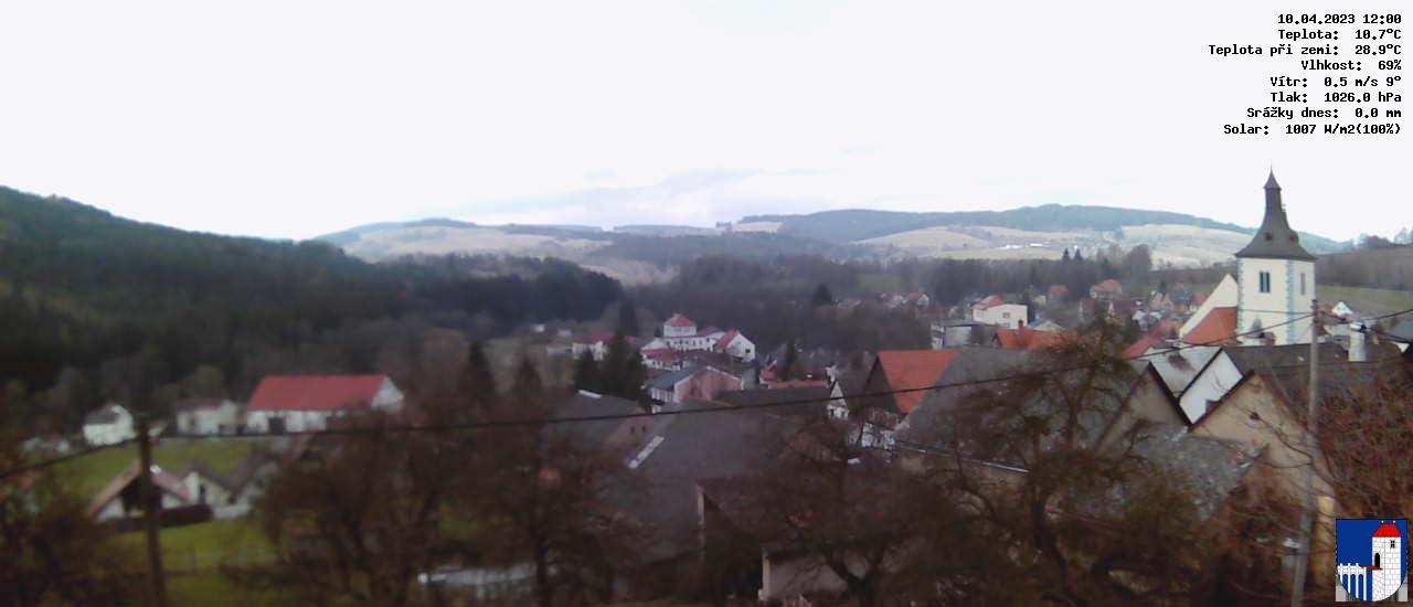 v poledne