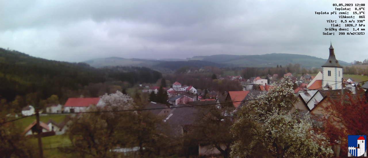 v poledne