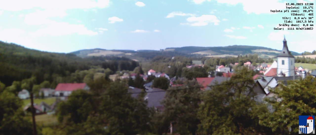 v poledne