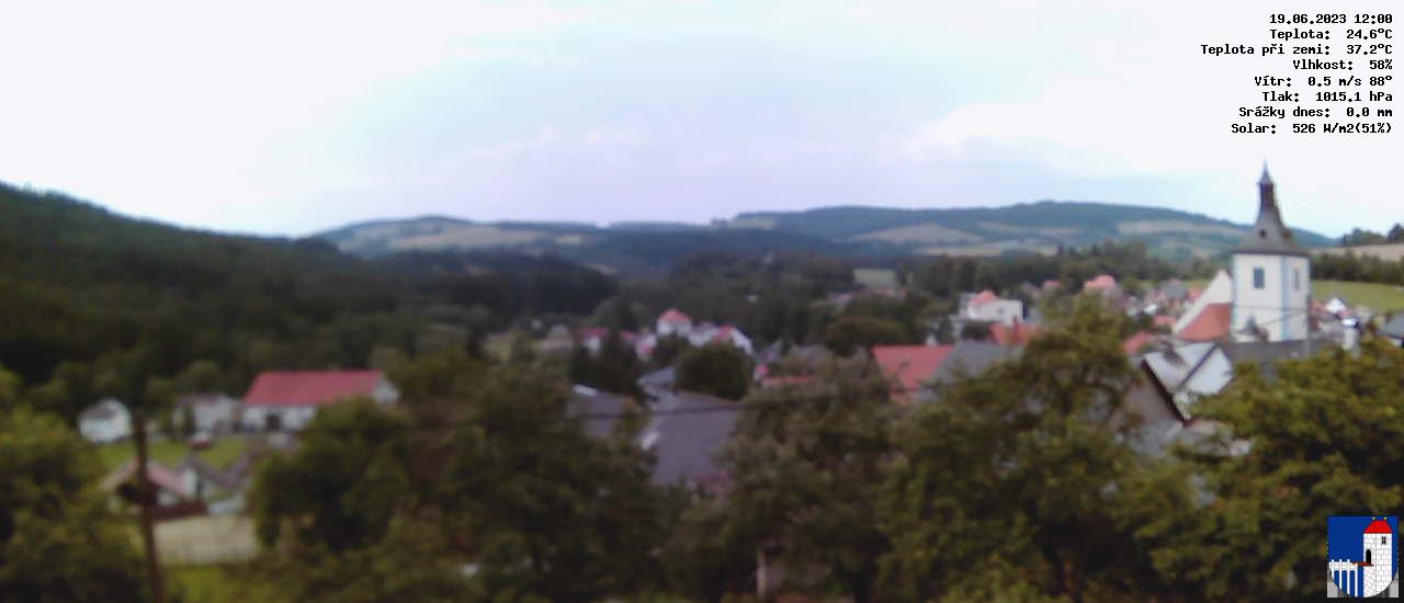v poledne