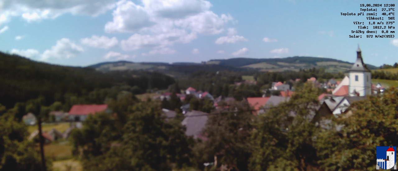 v poledne