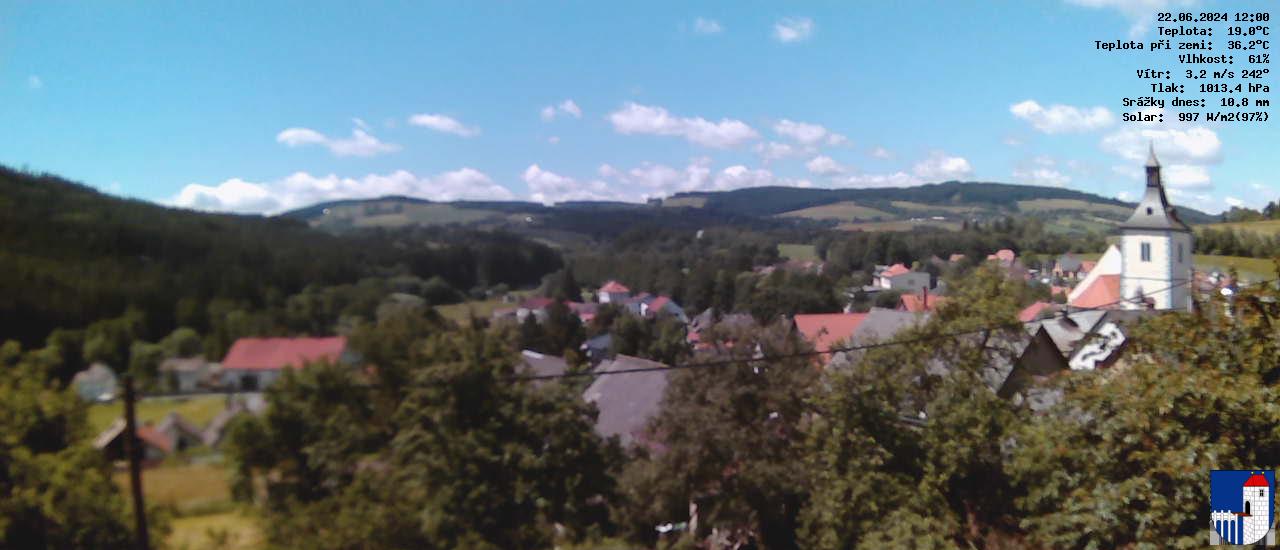 v poledne